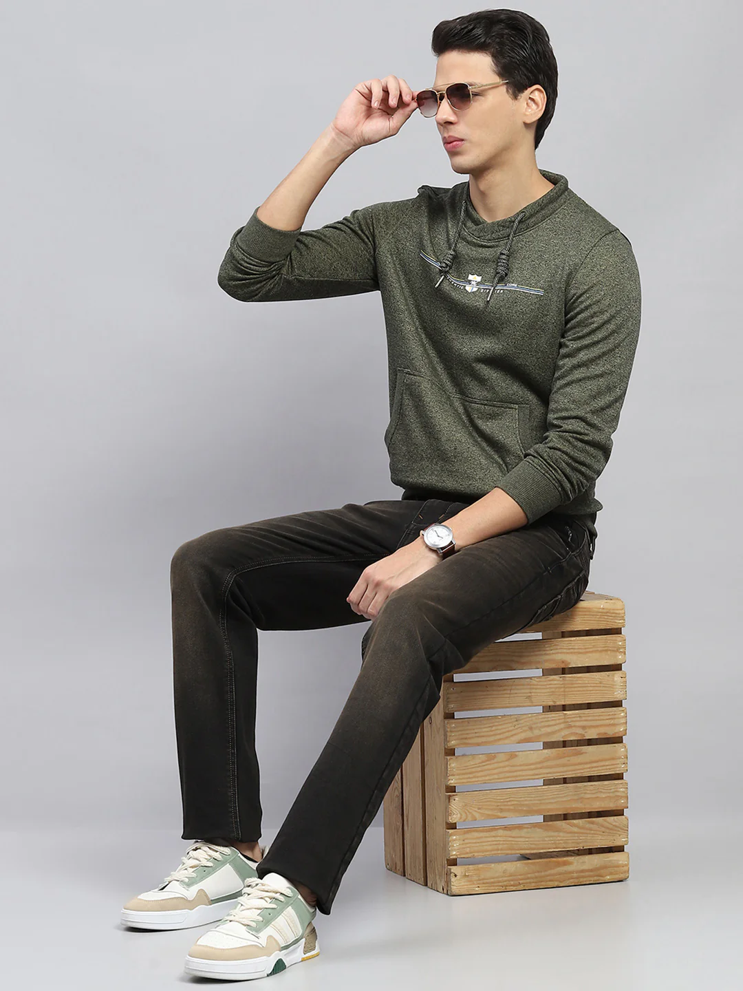 Men Green Solid Round Neck Full Sleeve Sweatshirt - Image 5