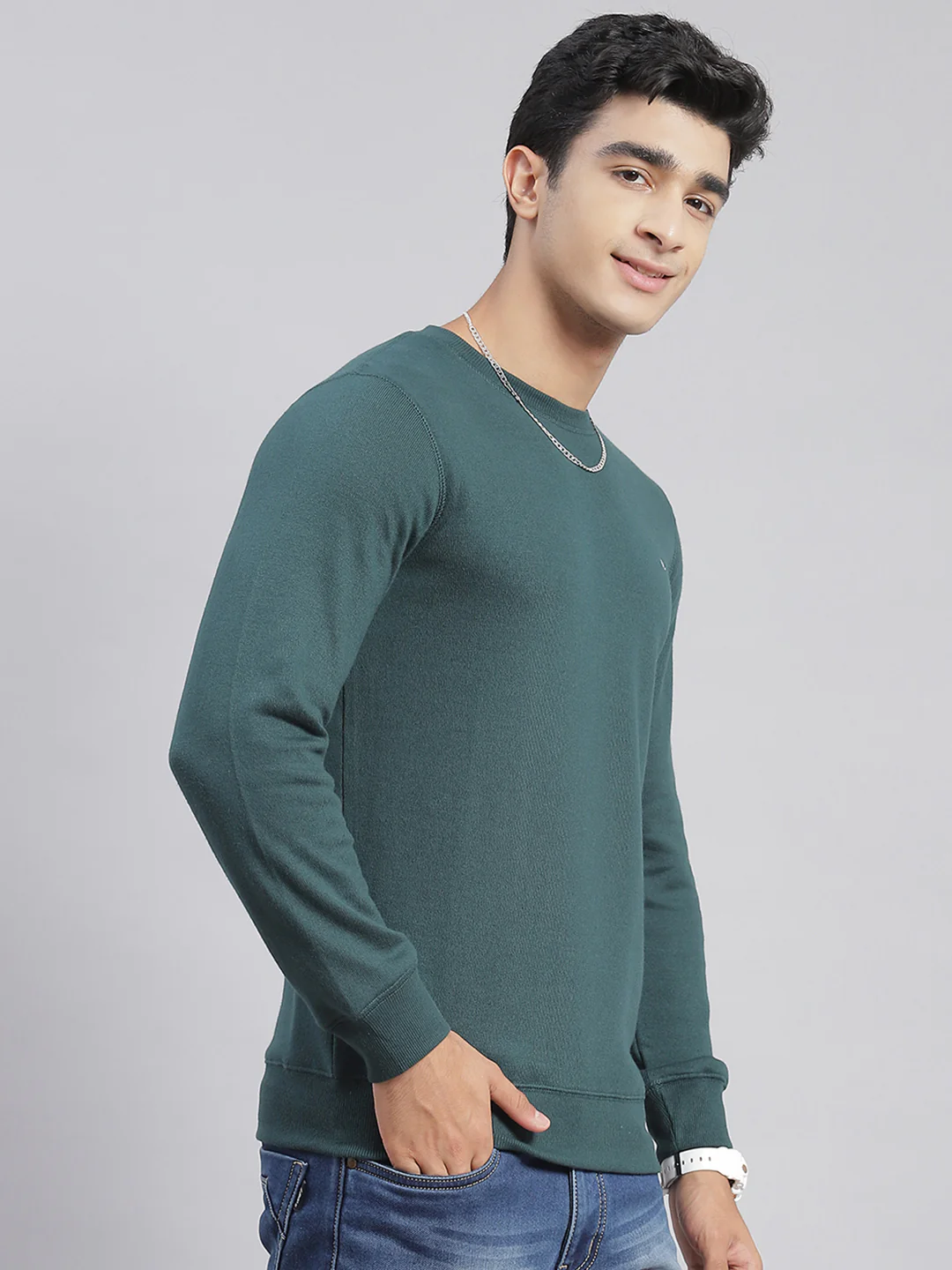 Men Green Solid Round Neck Full Sleeve T-Shirts - Image 4