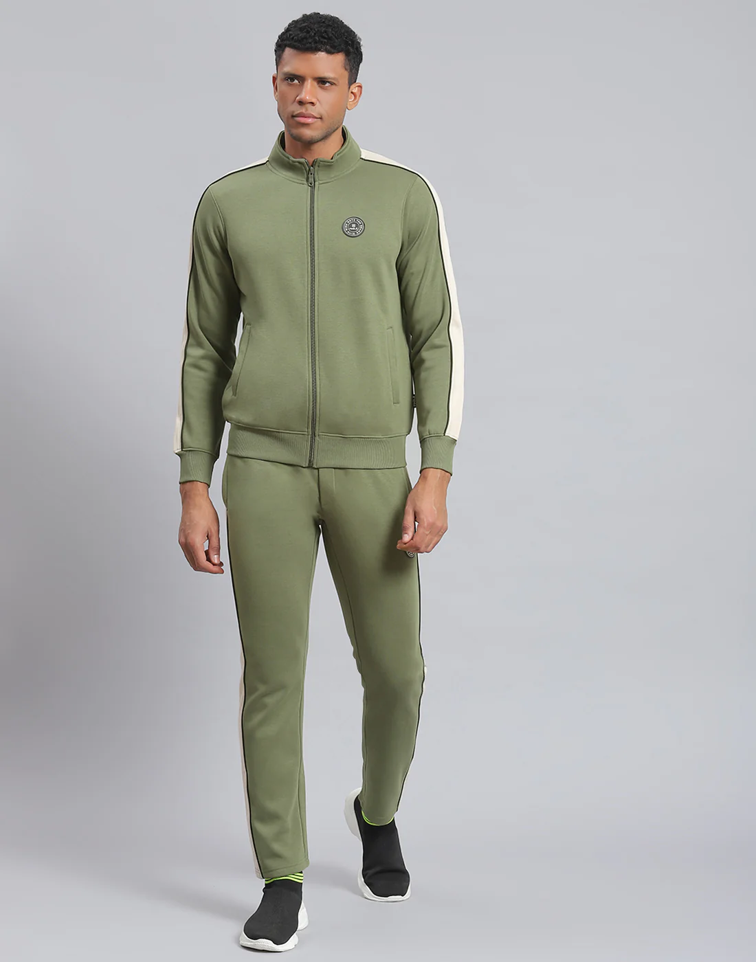 Rock.it Men Green Solid Stand Collar Full Sleeve Tracksuit - Image 2