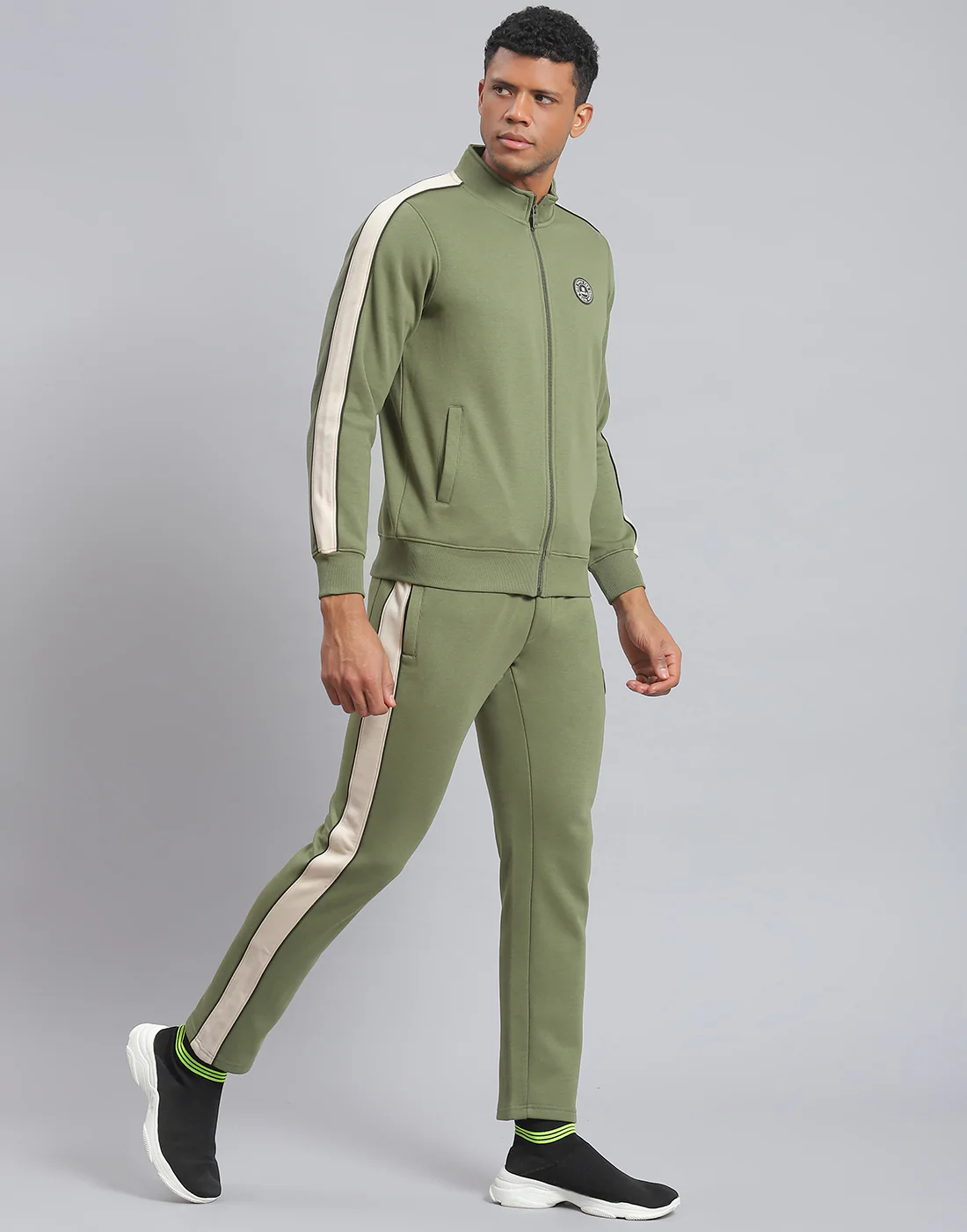 Rock.it Men Green Solid Stand Collar Full Sleeve Tracksuit - Image 4