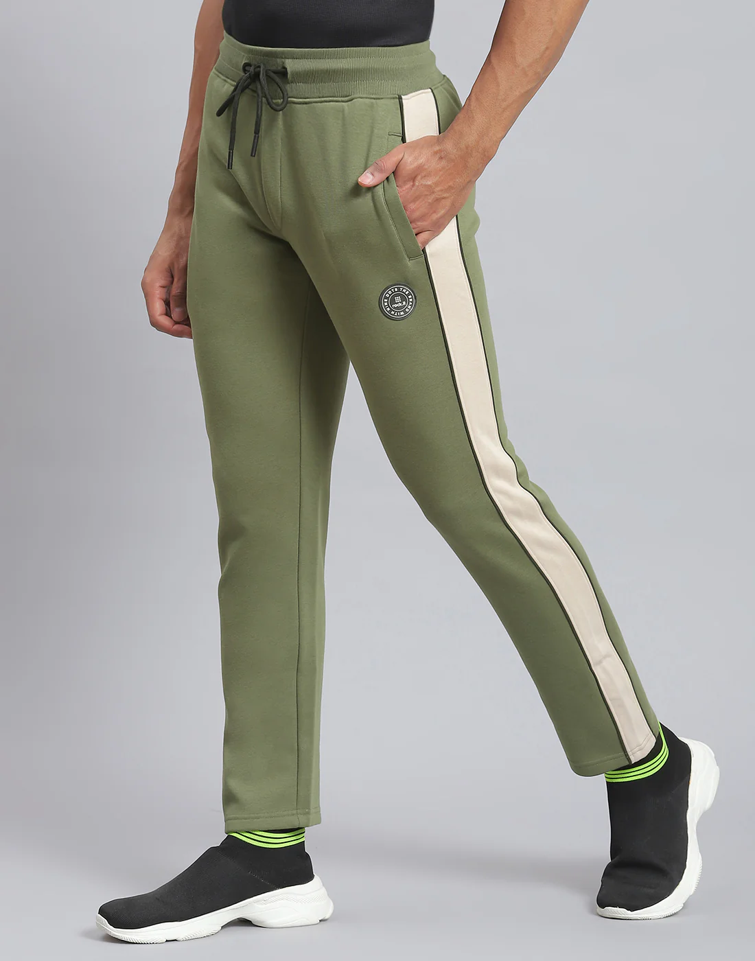 Rock.it Men Green Solid Stand Collar Full Sleeve Tracksuit - Image 7