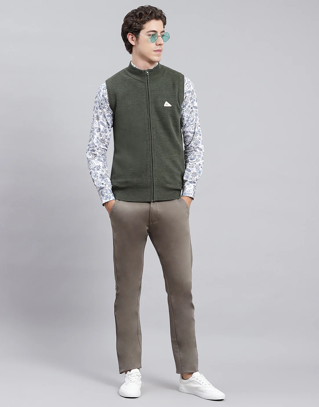 Men Green Solid Stand Collar Sleeveless Sweater - Image 2
