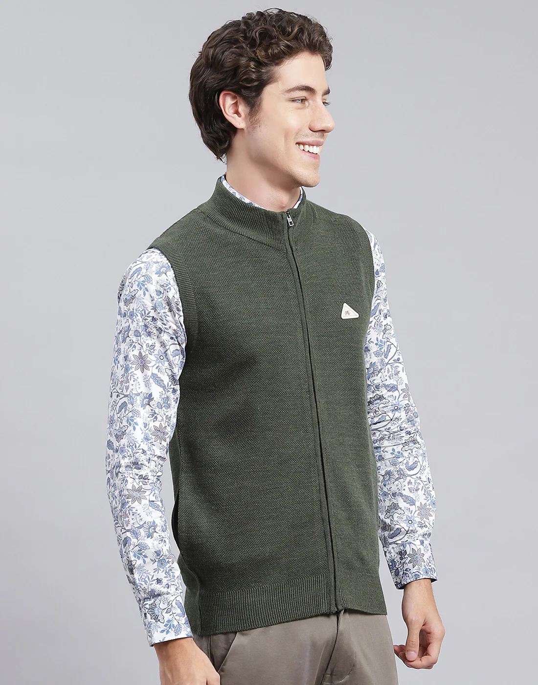 Men Green Solid Stand Collar Sleeveless Sweater - Image 4