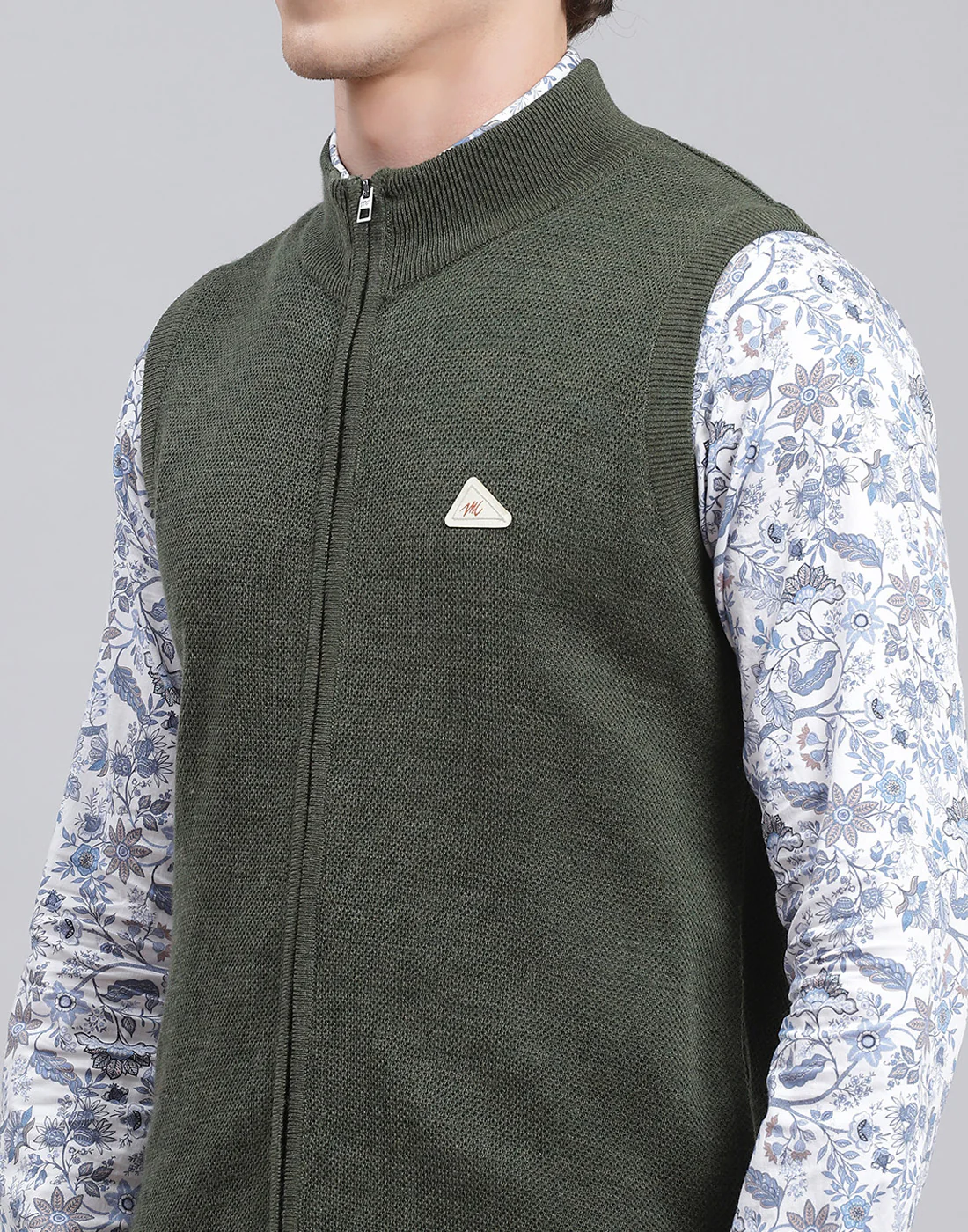 Men Green Solid Stand Collar Sleeveless Sweater - Image 6