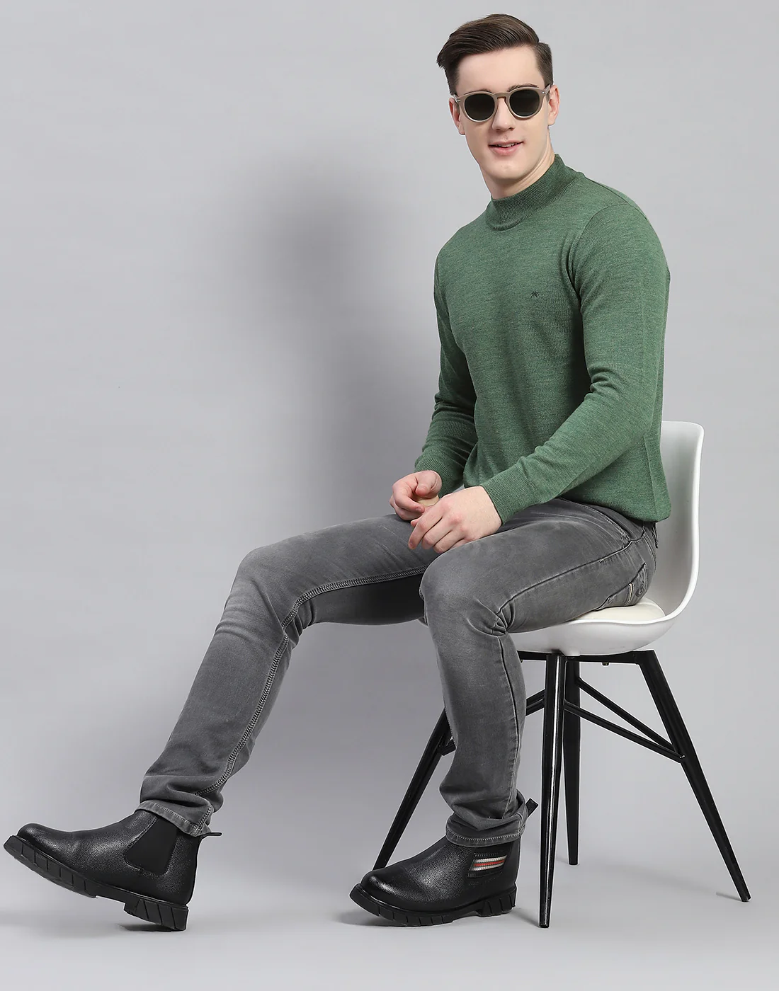 Men Green Solid T Neck Full Sleeve Pullover - Image 2