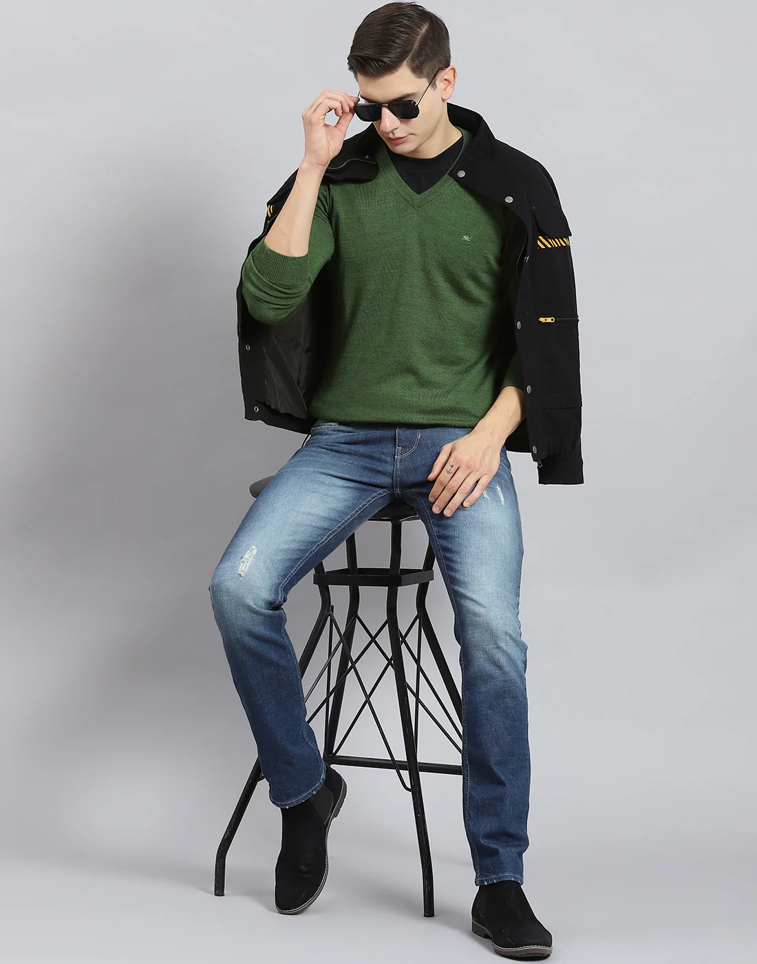 Men Green Solid V Neck Full Sleeve Pullover - Image 2