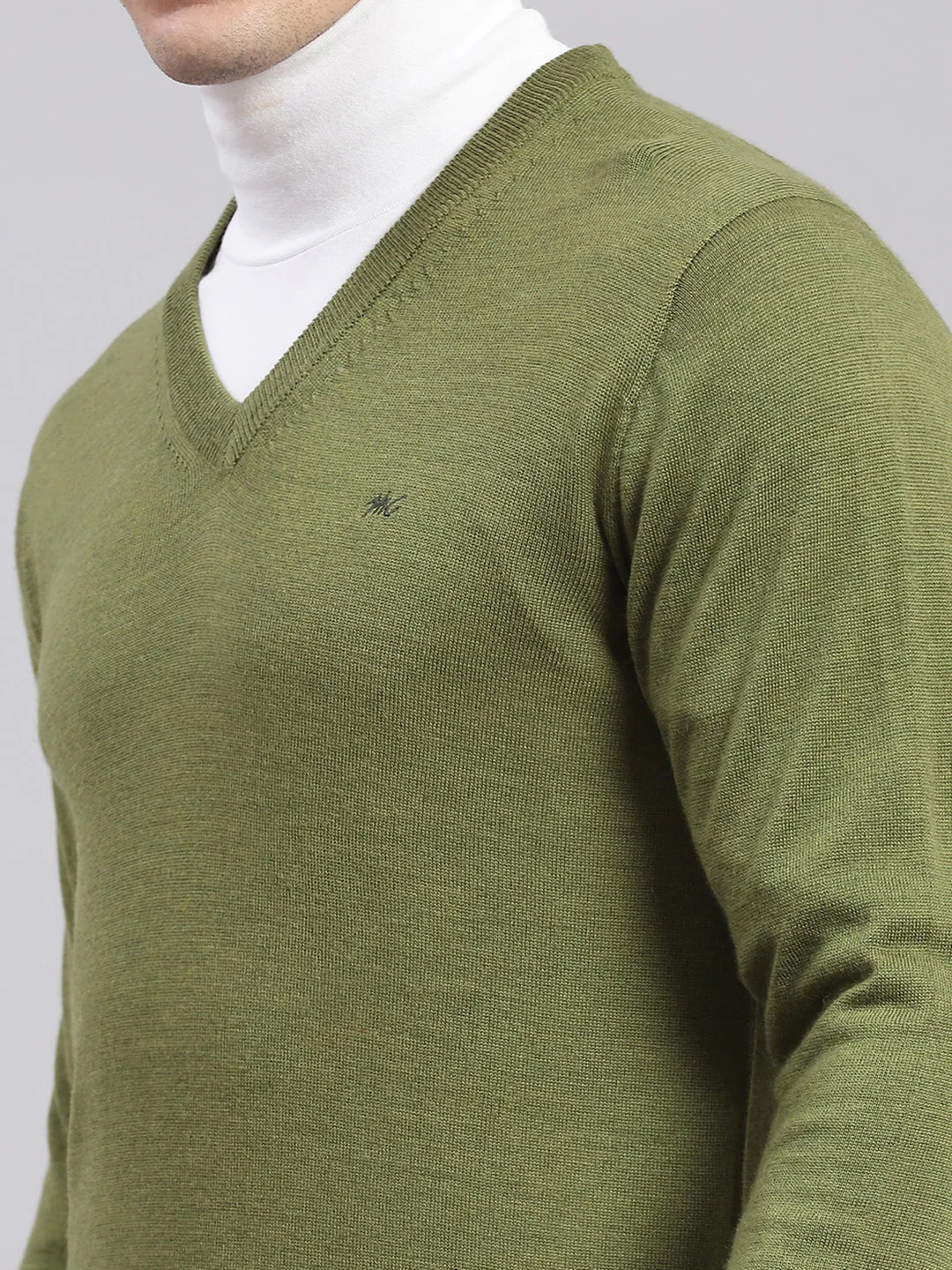 Men Green Solid V Neck Full Sleeve Pullover - Image 7
