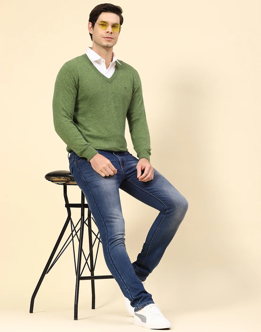 Men Green Solid V Neck Full Sleeve Pullover - Image 2