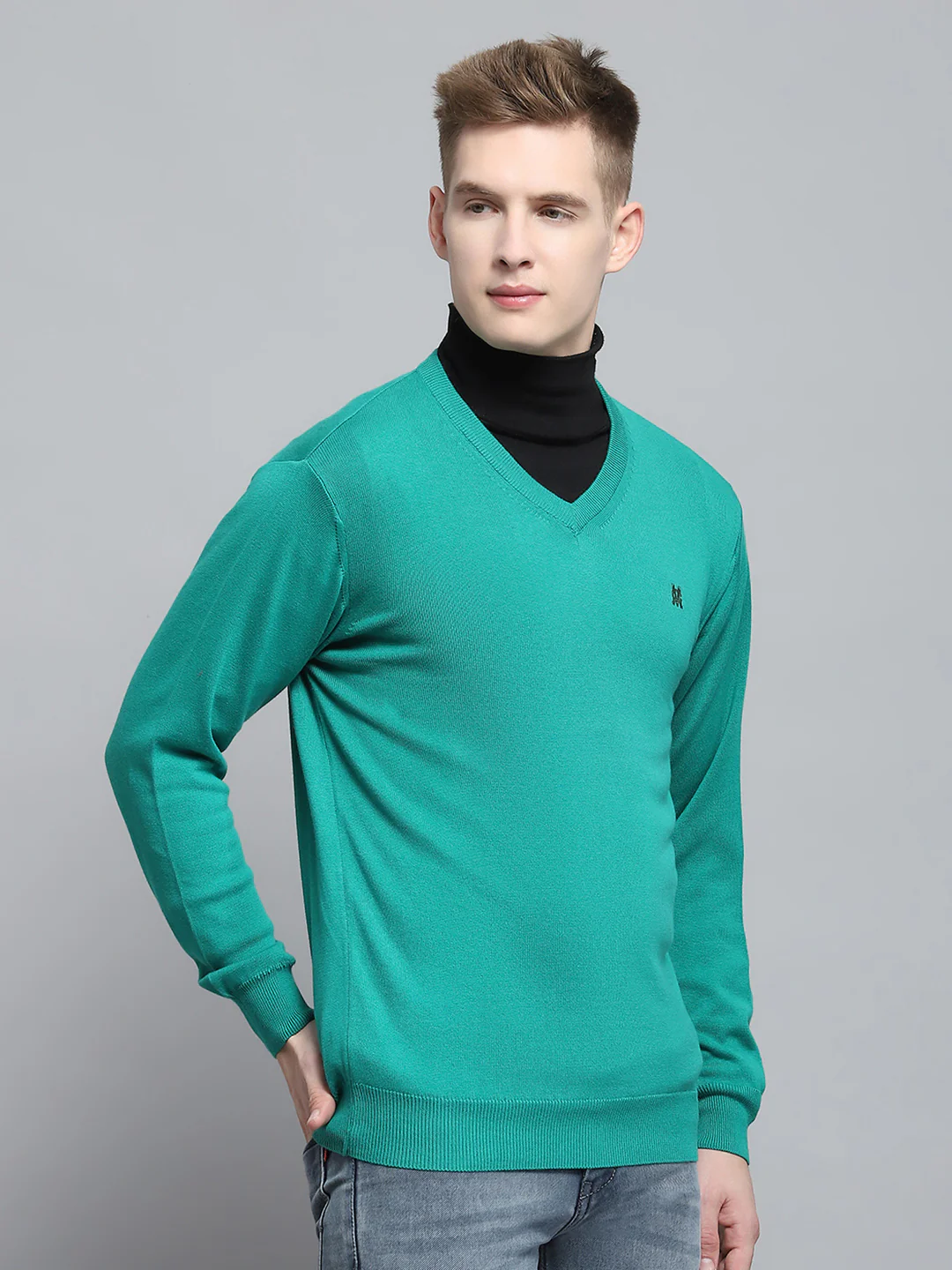 Men Green Solid V Neck Full Sleeve Pullover - Image 4