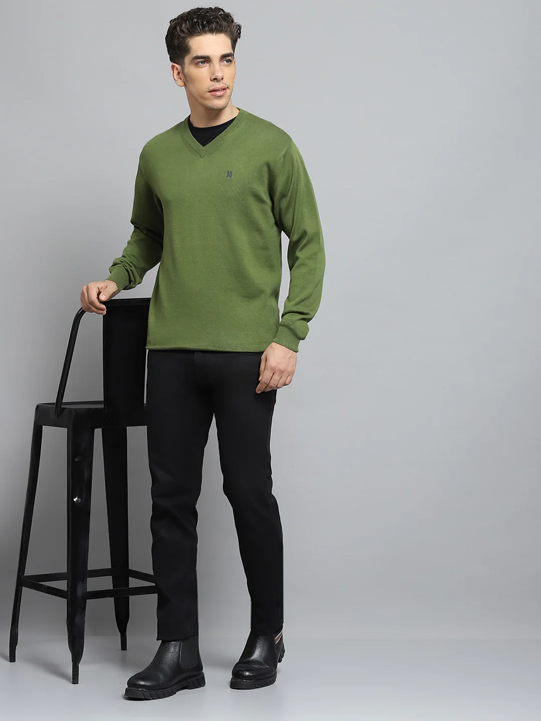Men Green Solid V Neck Full Sleeve Pullover - Image 2