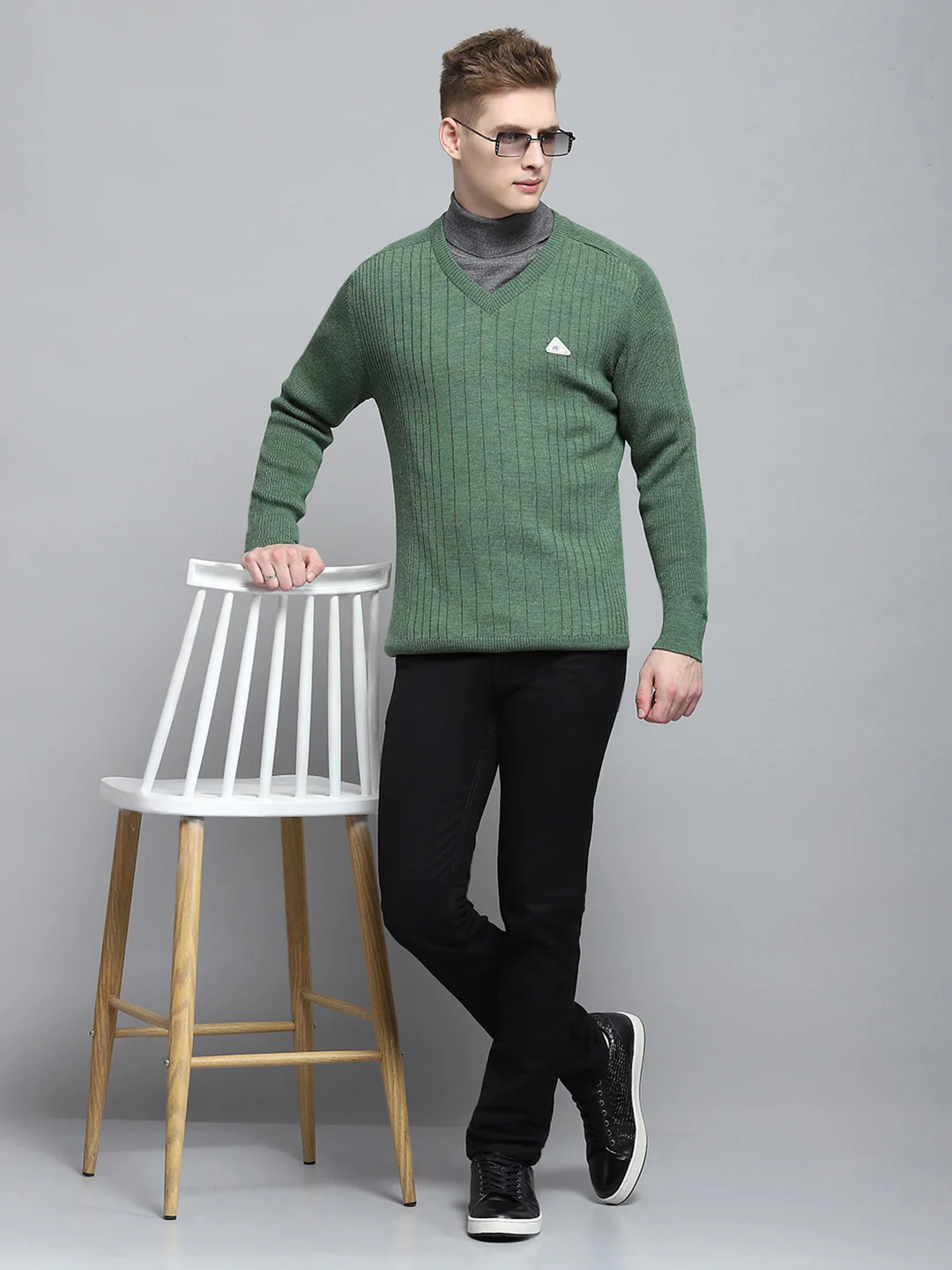 Men Green Solid V Neck Full Sleeve Pullover - Image 2