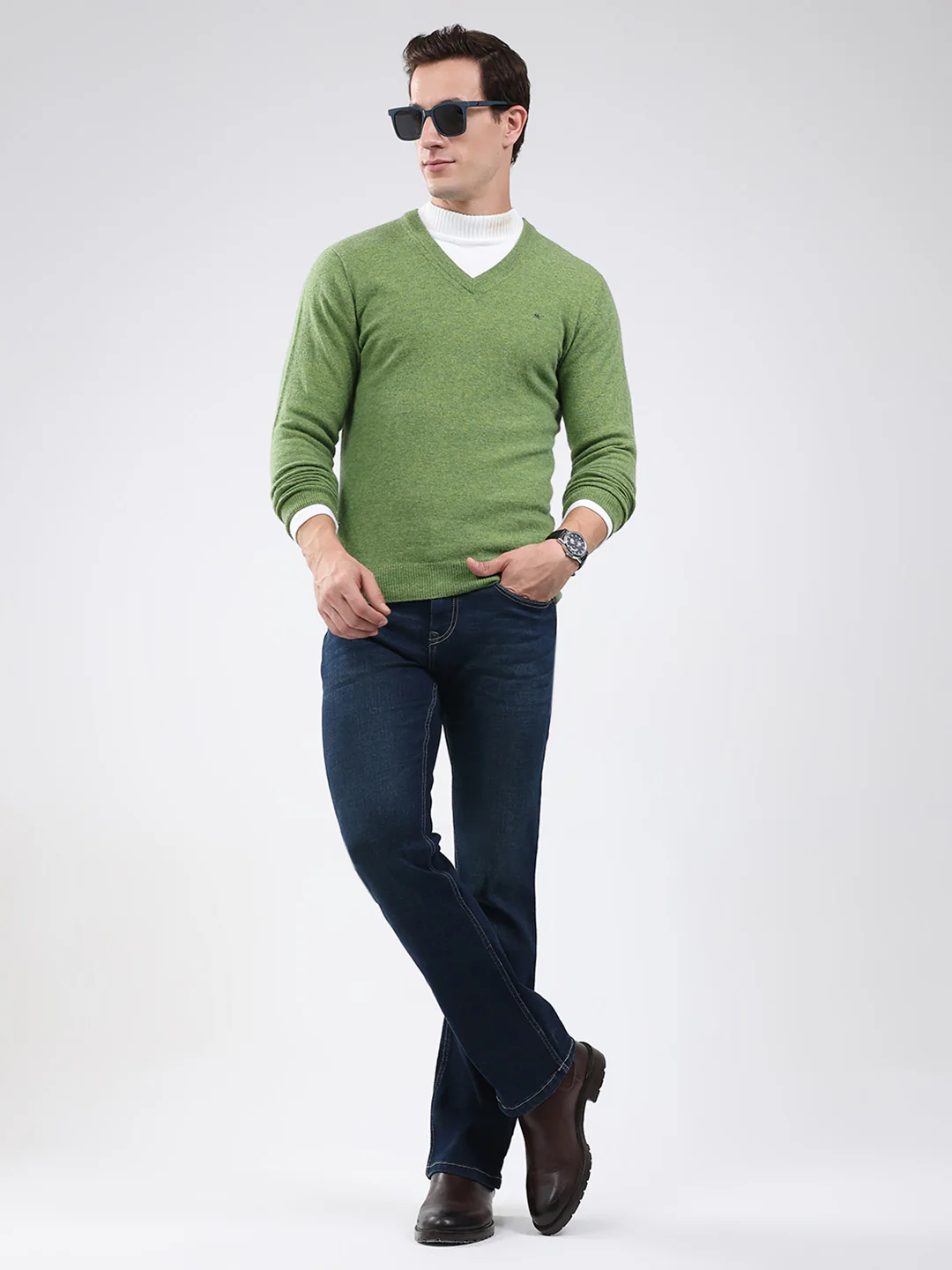 Men Green Solid V Neck Full Sleeve Pullover - Image 2