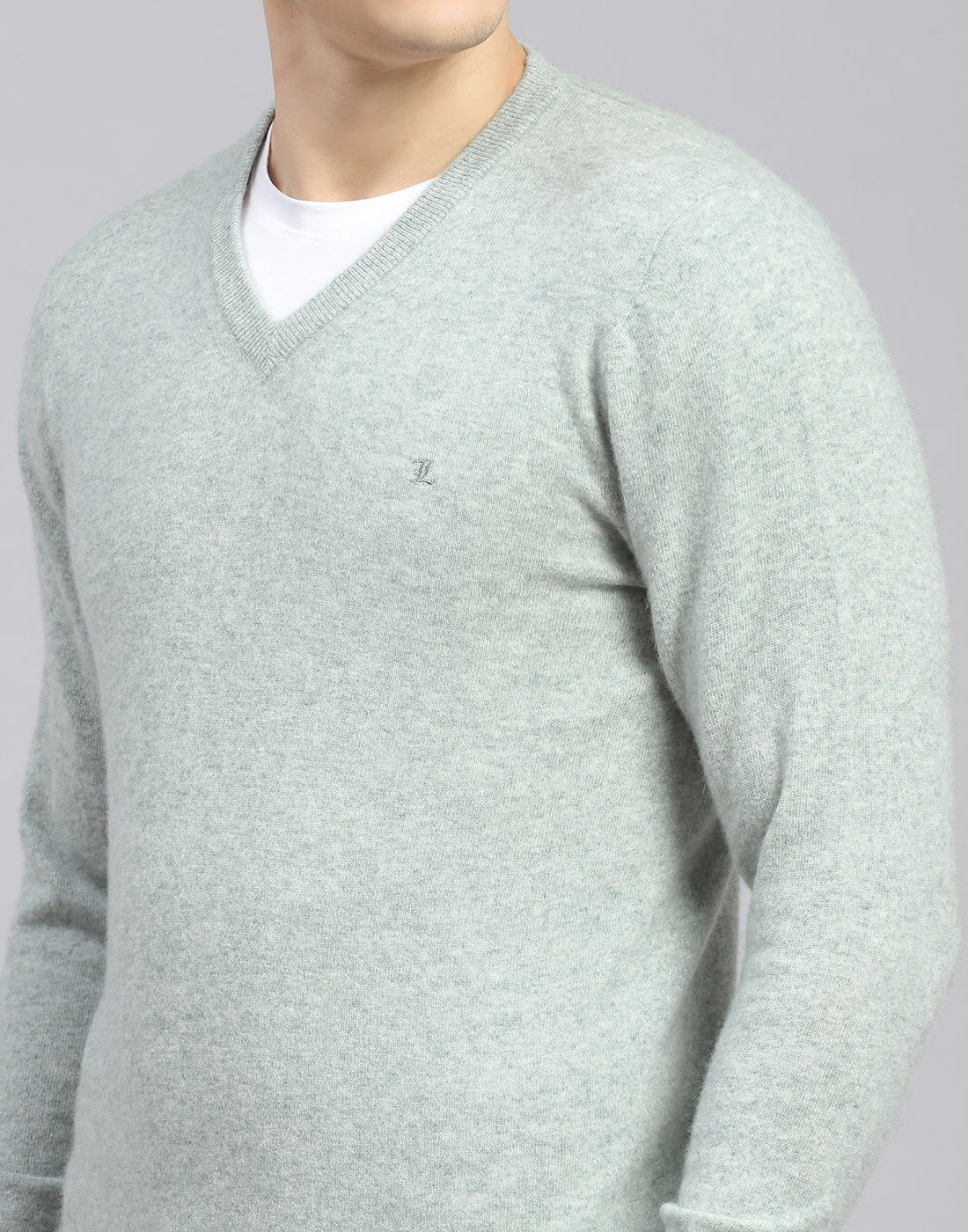 Men Green Solid V Neck Full Sleeve Sweater - Image 8