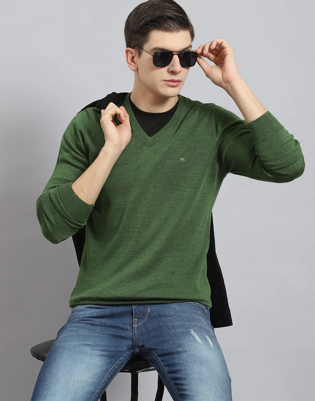 Men Green Solid V Neck Full Sleeve Sweater - Image 2