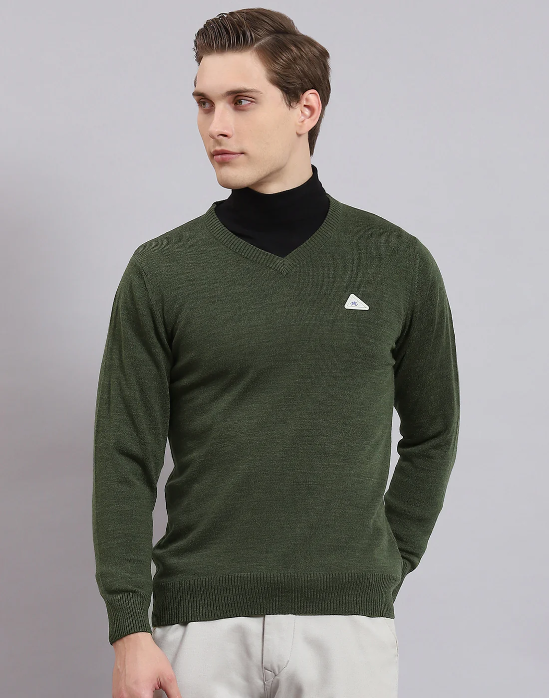 Men Green Solid V Neck Full Sleeve Sweater - Image 3