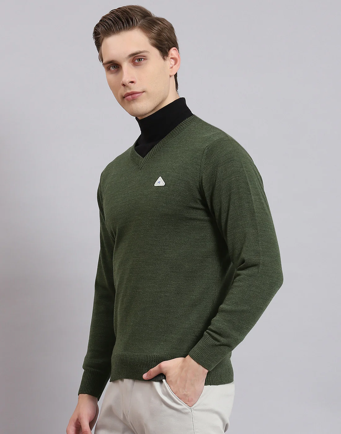 Men Green Solid V Neck Full Sleeve Sweater - Image 4