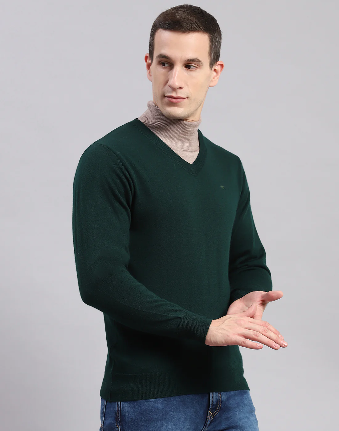 Men Green Solid V Neck Full Sleeve Sweaters/Pullovers - Image 3