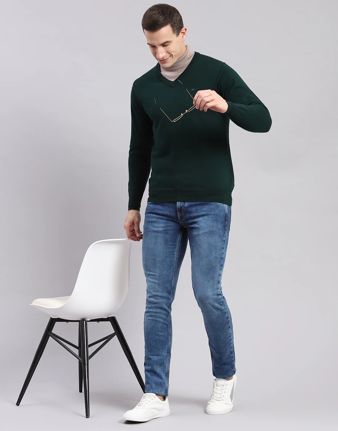 Men Green Solid V Neck Full Sleeve Sweaters/Pullovers - Image 5