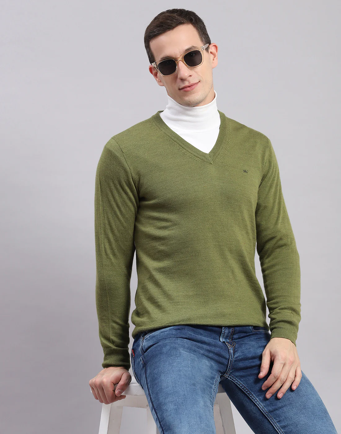 Men Green Solid V Neck Full Sleeve Sweaters/Pullovers - Image 2