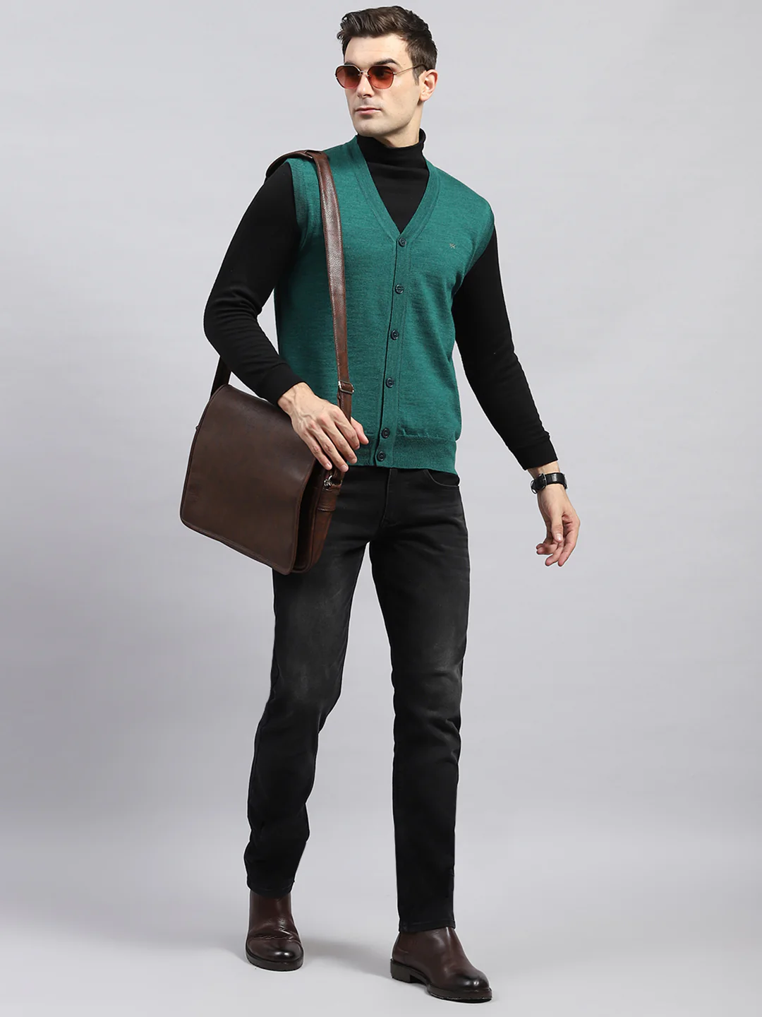 Men Green Solid V Neck Sleeveless Cardigan - Image 2