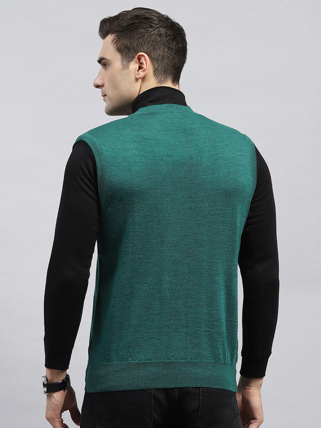 Men Green Solid V Neck Sleeveless Cardigan - Image 5