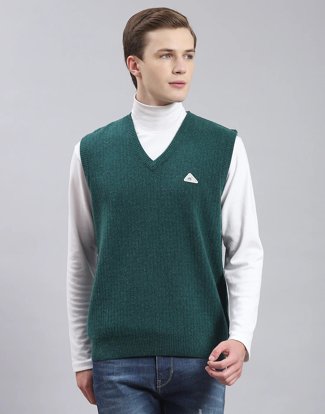 Men Green Solid V Neck Sleeveless Sweater - Image 2