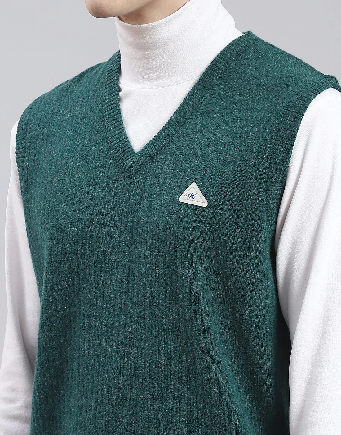 Men Green Solid V Neck Sleeveless Sweater - Image 7