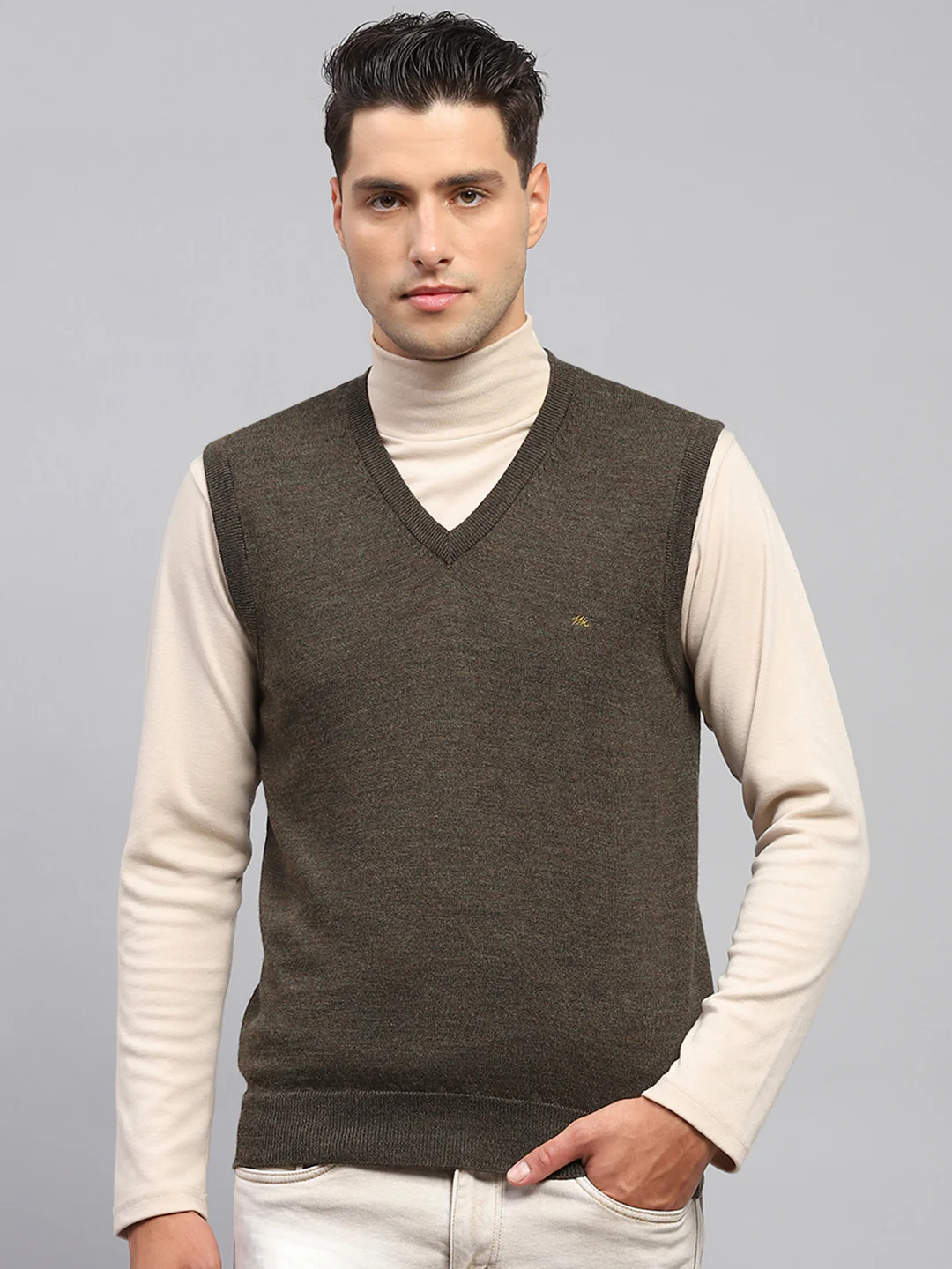 Men Green Solid V Neck Sleeveless Sweater - Image 2