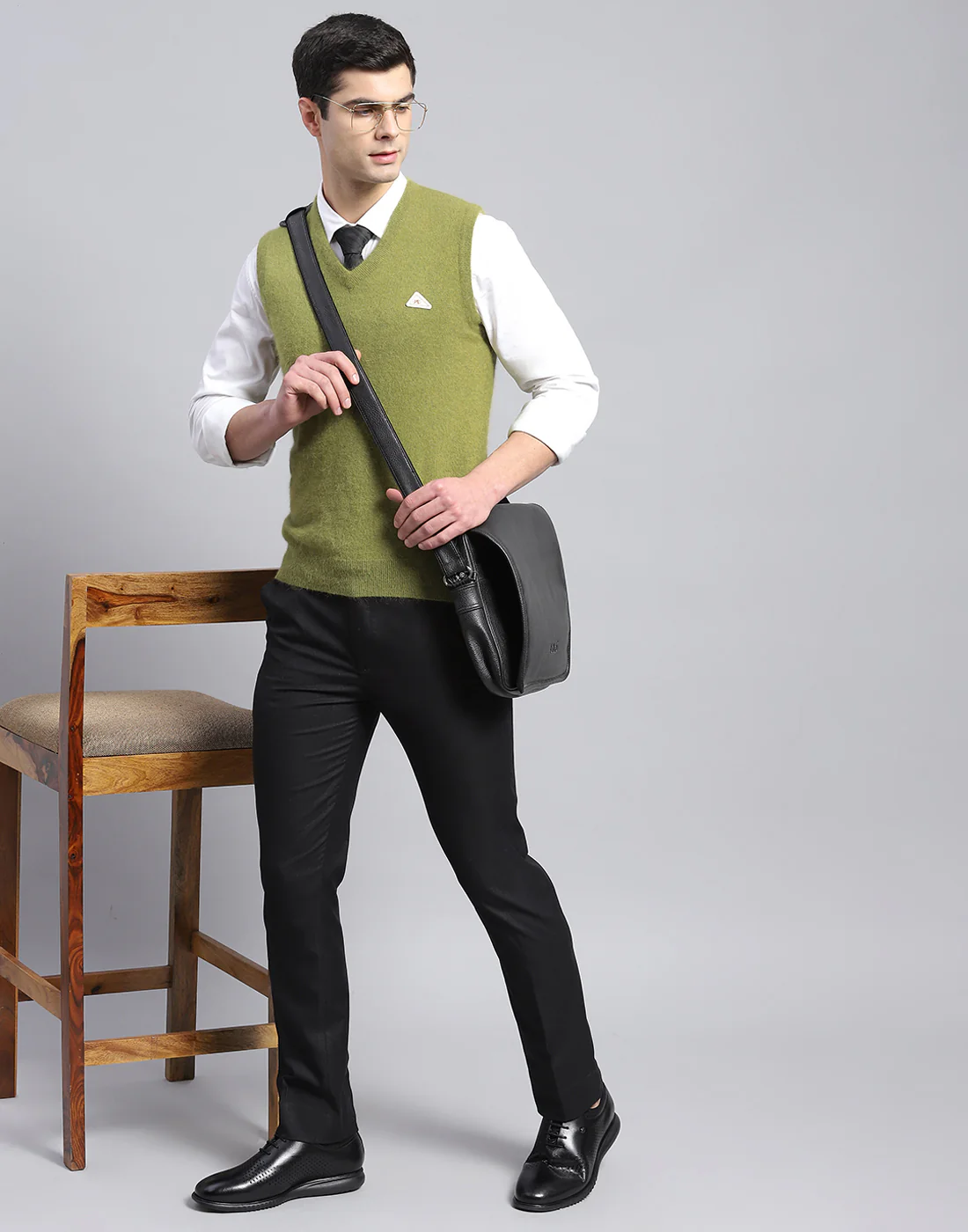 Men Green Solid V Neck Sleeveless Sweater - Image 3
