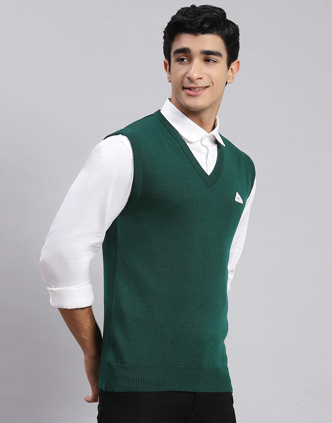 Men Green Solid V Neck Sleeveless Sweater - Image 4