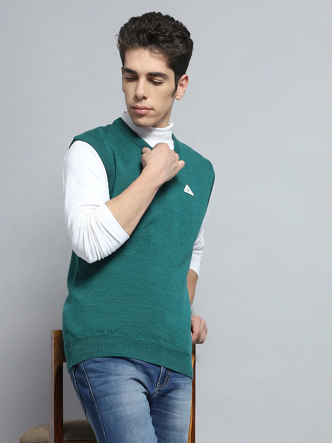 Men Green Solid V Neck Sleeveless Sweater - Image 6