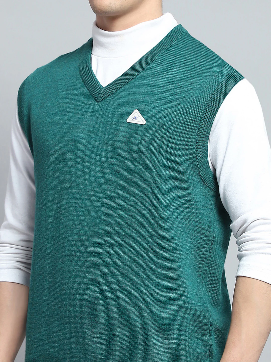 Men Green Solid V Neck Sleeveless Sweater - Image 7