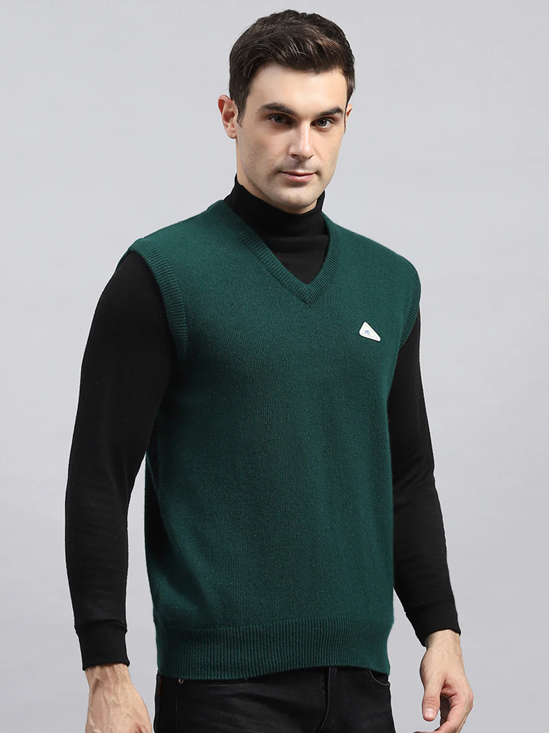 Men Green Solid V Neck Sleeveless Sweater - Image 4