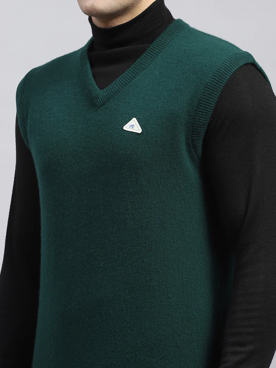 Men Green Solid V Neck Sleeveless Sweater - Image 7