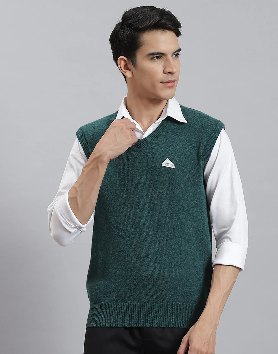 Men Green Solid V Neck Sleeveless Sweater - Image 2