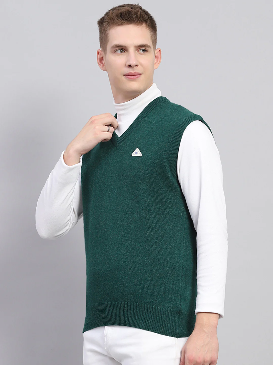 Men Green Solid V Neck Sleeveless Sweater - Image 3