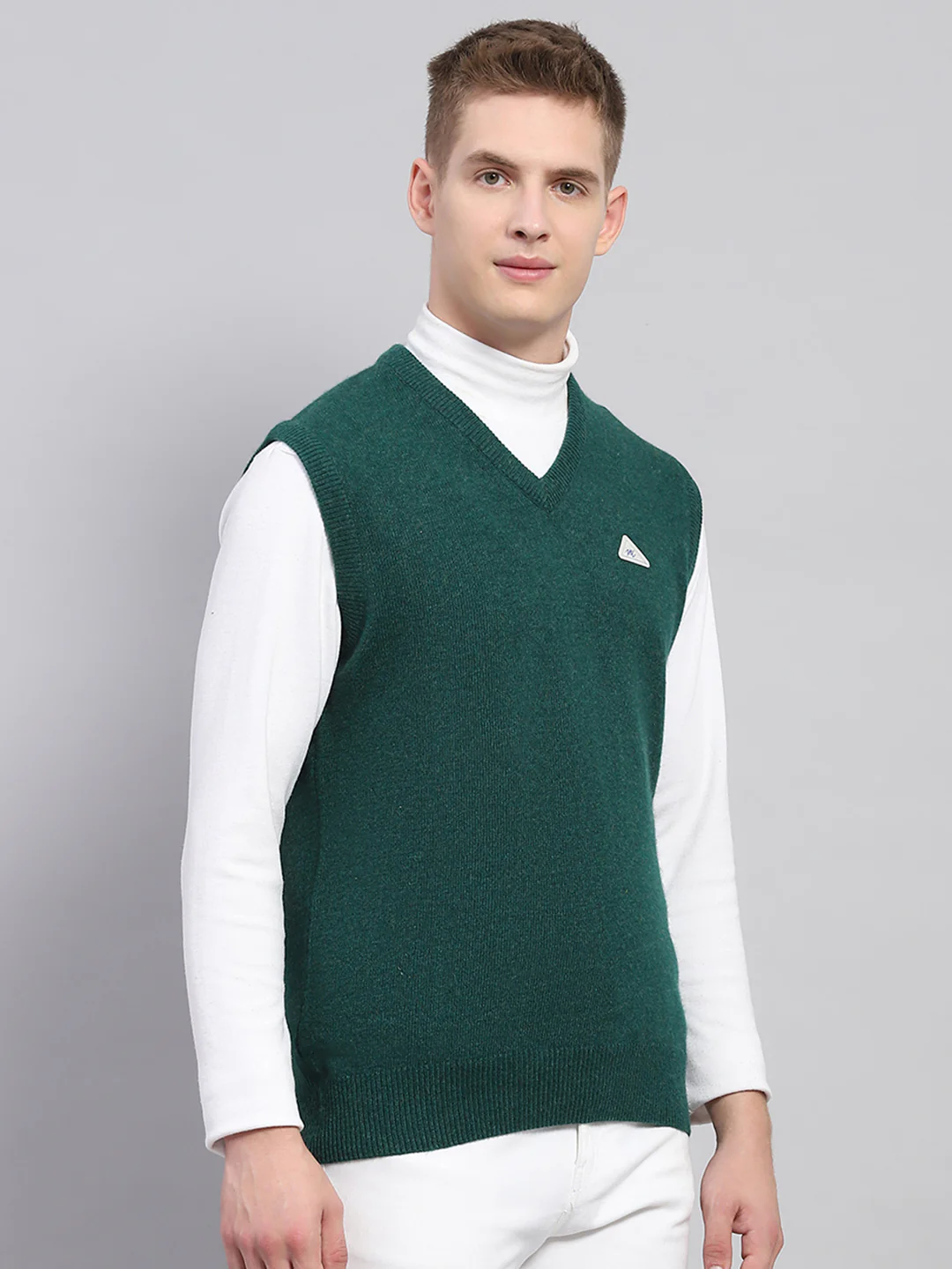 Men Green Solid V Neck Sleeveless Sweater - Image 4