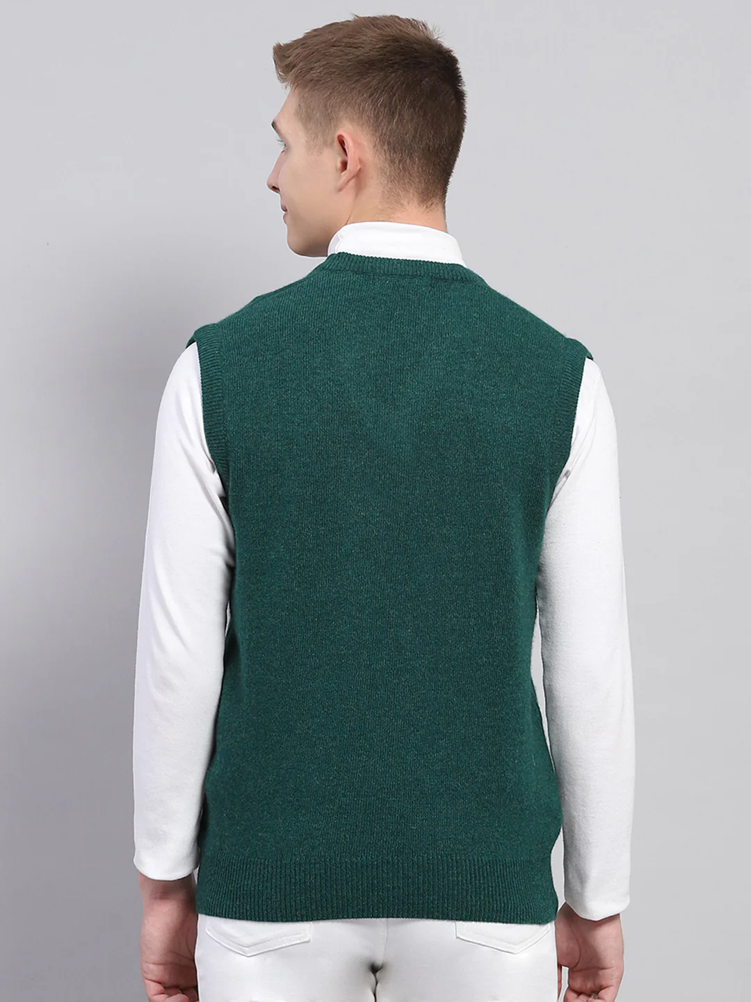 Men Green Solid V Neck Sleeveless Sweater - Image 5