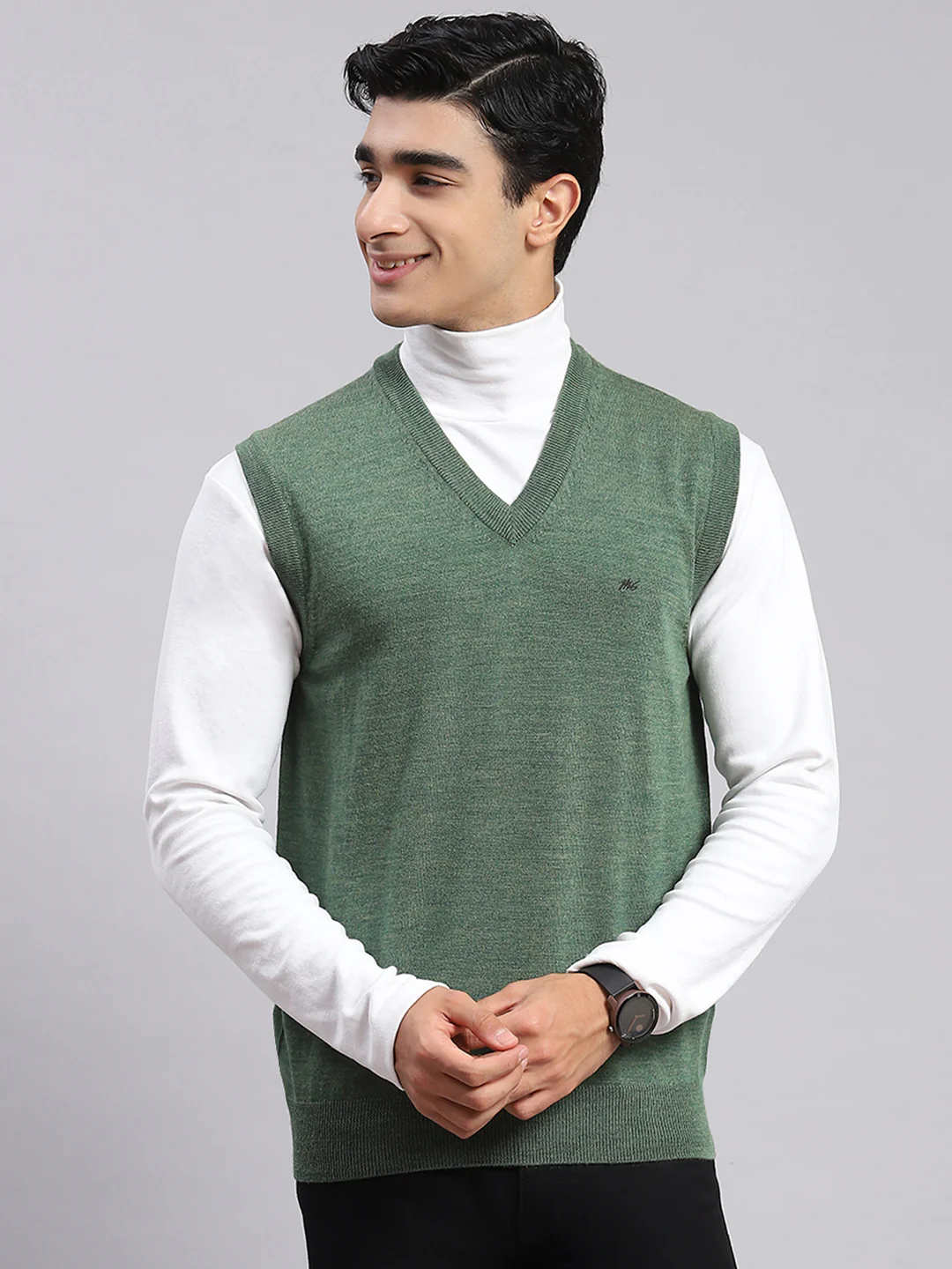 Men Green Solid V Neck Sleeveless Sweater - Image 3