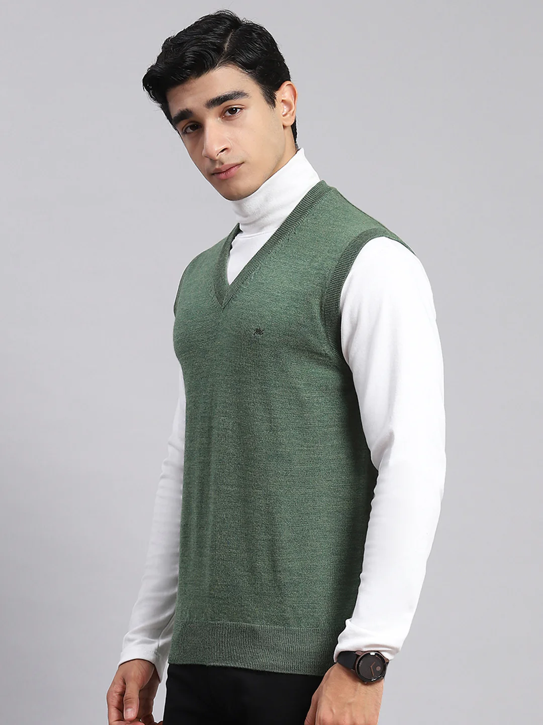 Men Green Solid V Neck Sleeveless Sweater - Image 4