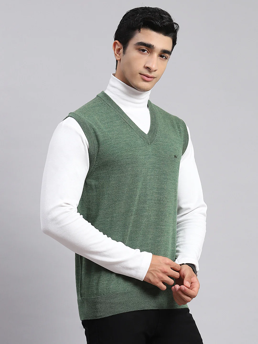 Men Green Solid V Neck Sleeveless Sweater - Image 5