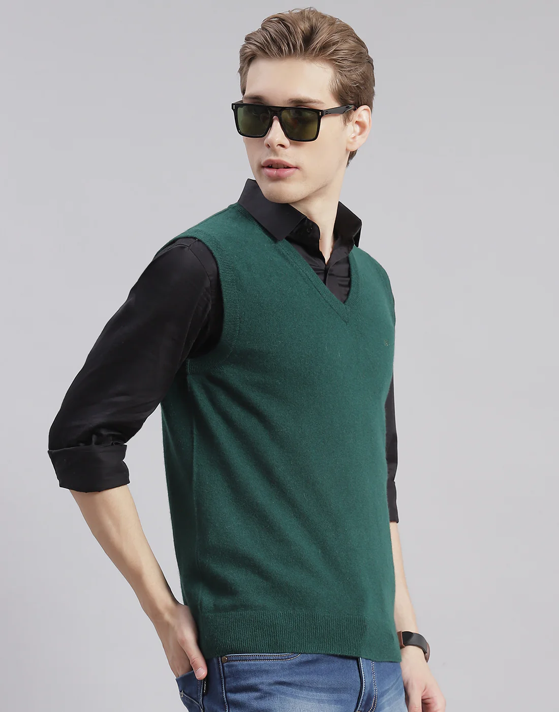Men Green Solid V Neck Sleeveless Sweater - Image 4