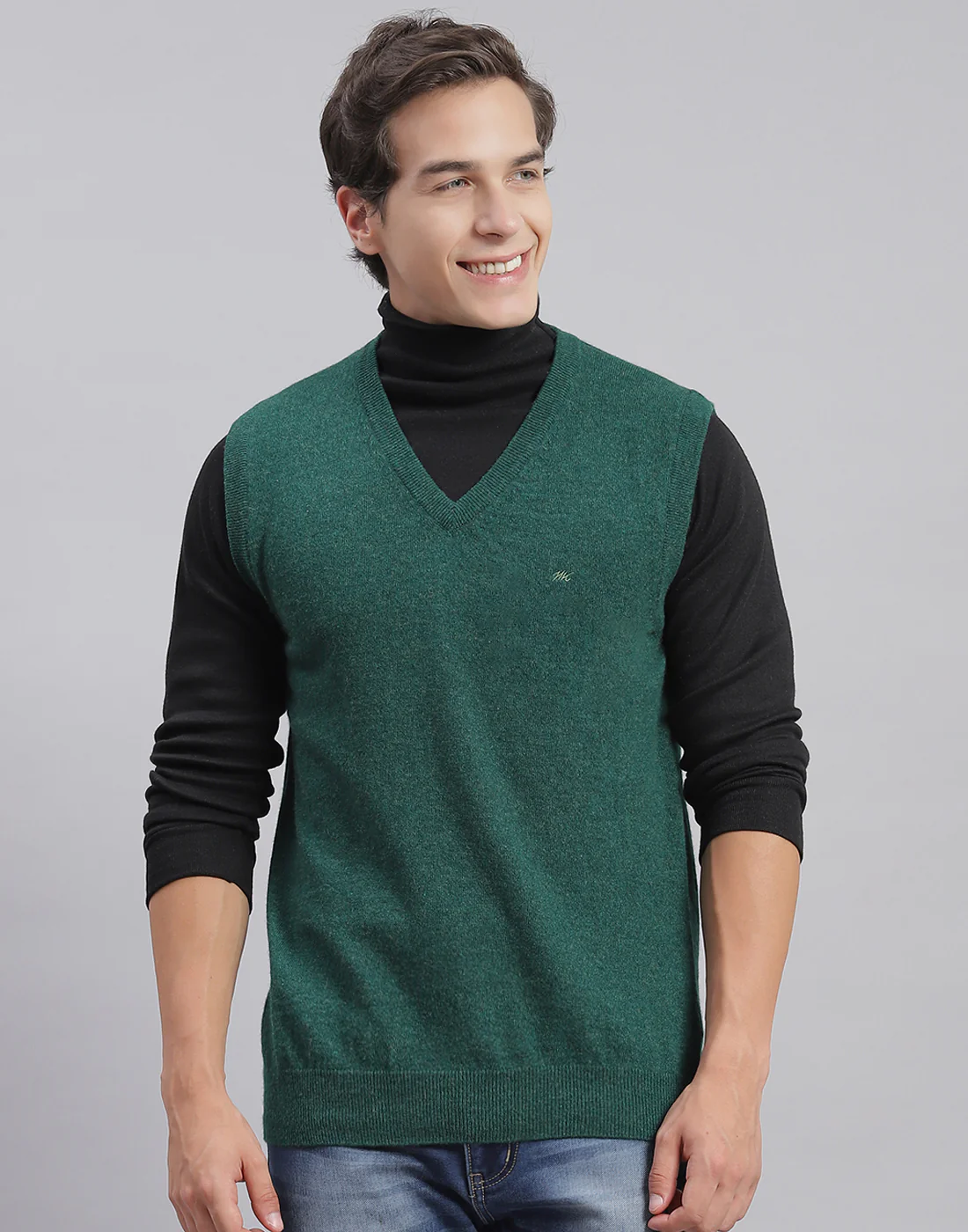 Men Green Solid V Neck Sleeveless Sweater - Image 2