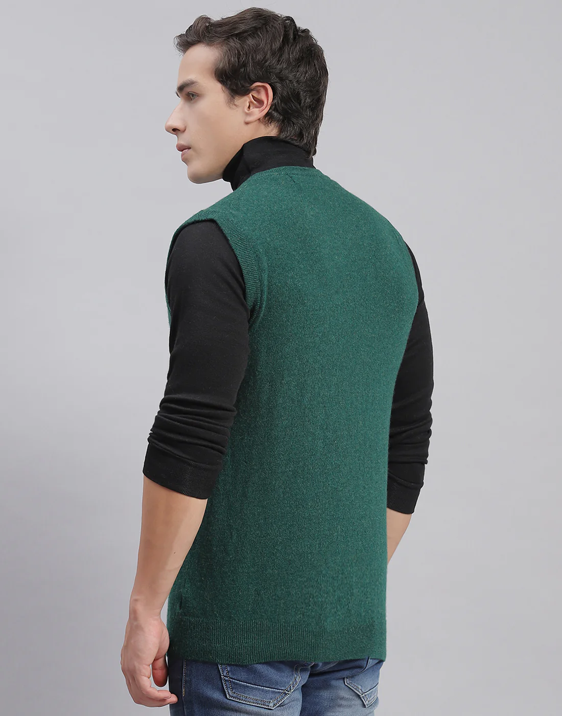 Men Green Solid V Neck Sleeveless Sweater - Image 5