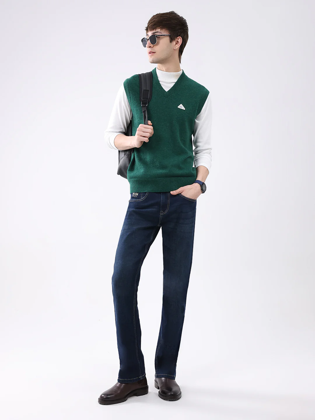 Men Green Solid V Neck Sleeveless Sweater - Image 2