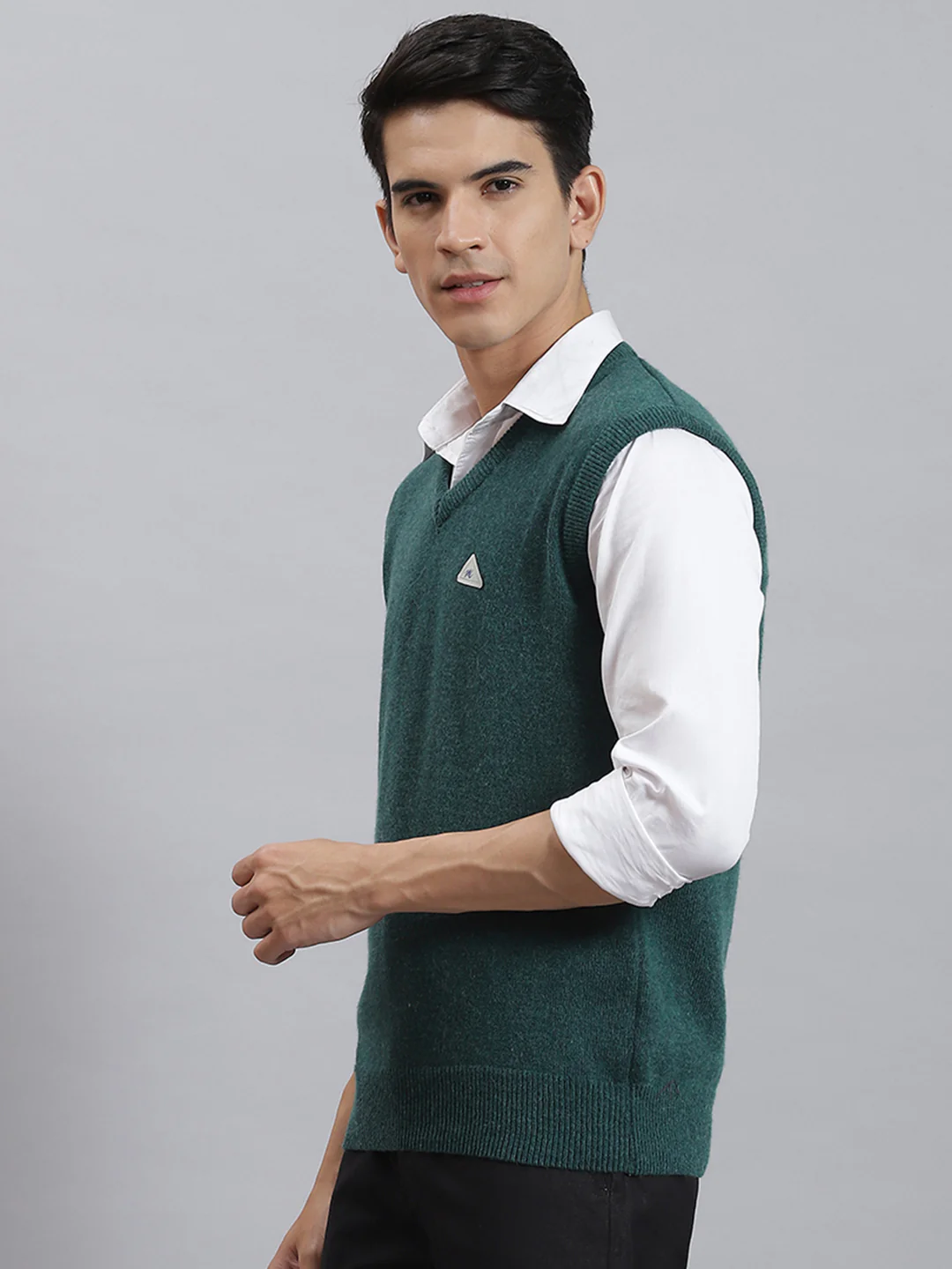 Men Green Solid V Neck Sleeveless Sweaters/Pullovers - Image 3