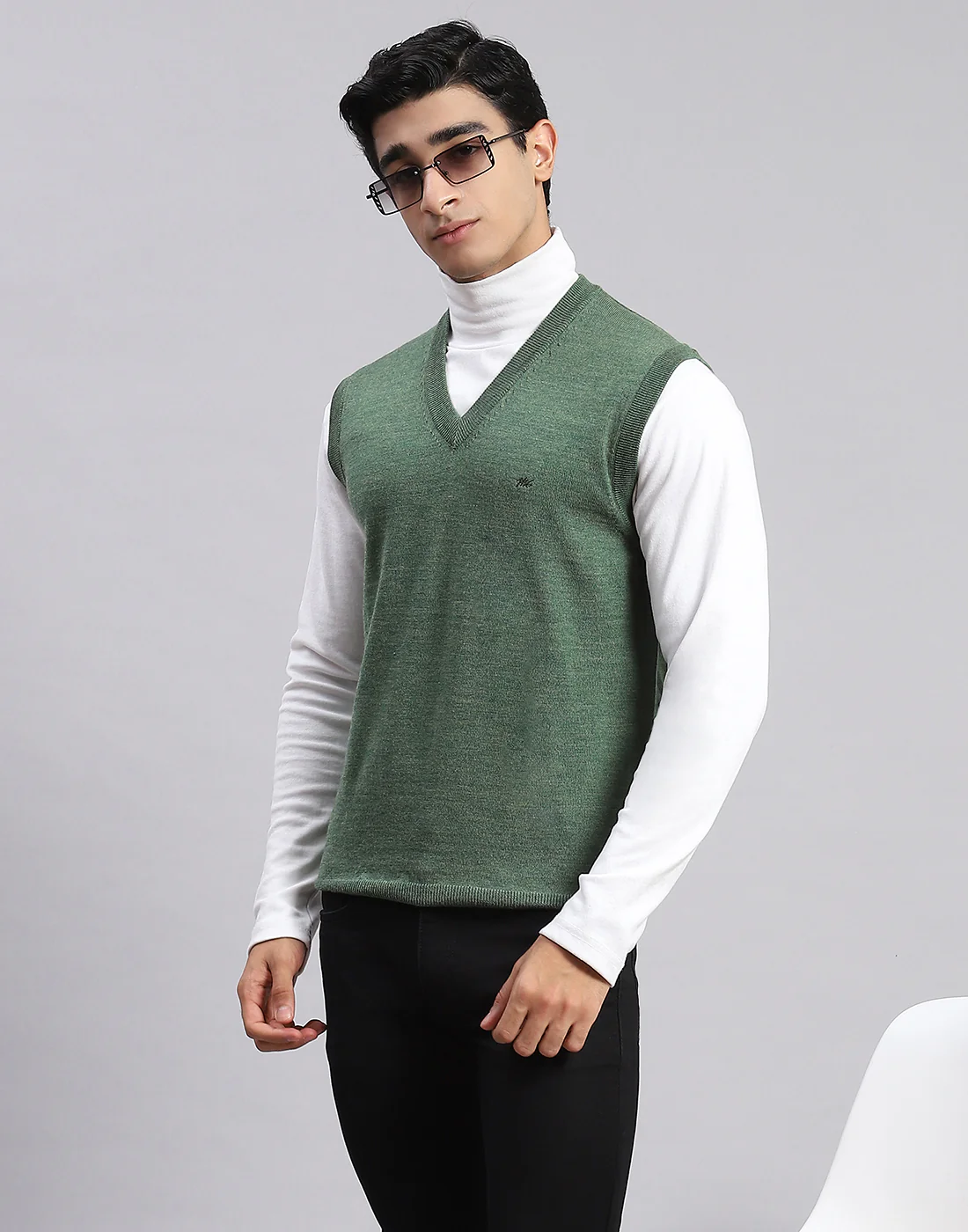 Men Green Solid V Neck Sleeveless Sweaters/Pullovers - Image 2