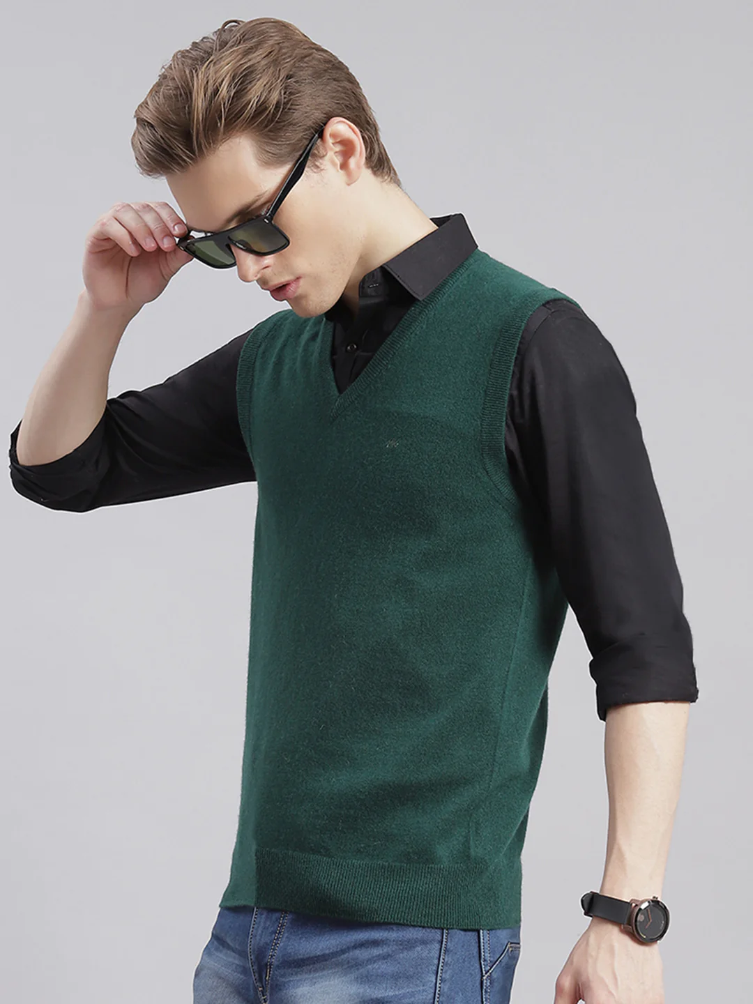 Men Green Solid V Neck Sleeveless Sweaters/Pullovers - Image 3