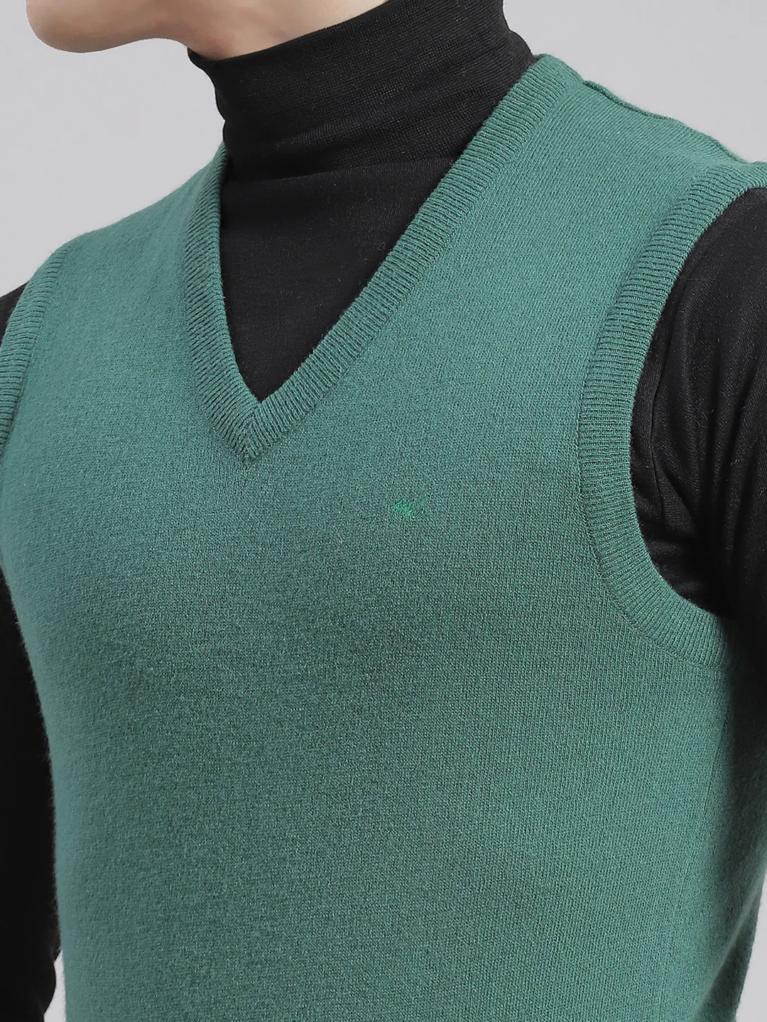 Men Green Solid V Neck Sleeveless Sweaters/Pullovers - Image 6