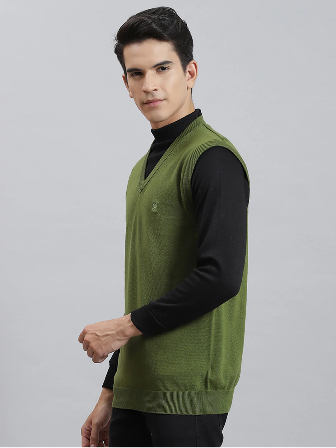 Men Green Solid V Neck Sleeveless Sweaters/Pullovers - Image 3